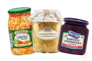 Sauerkraut, Gemüsesalat und Rotkohl